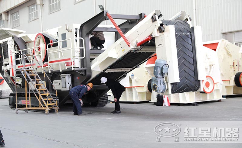 用戶來(lái)廠考察履帶式流動(dòng)沙機(jī) 用戶來(lái)廠考察履帶式流動(dòng)沙機(jī)