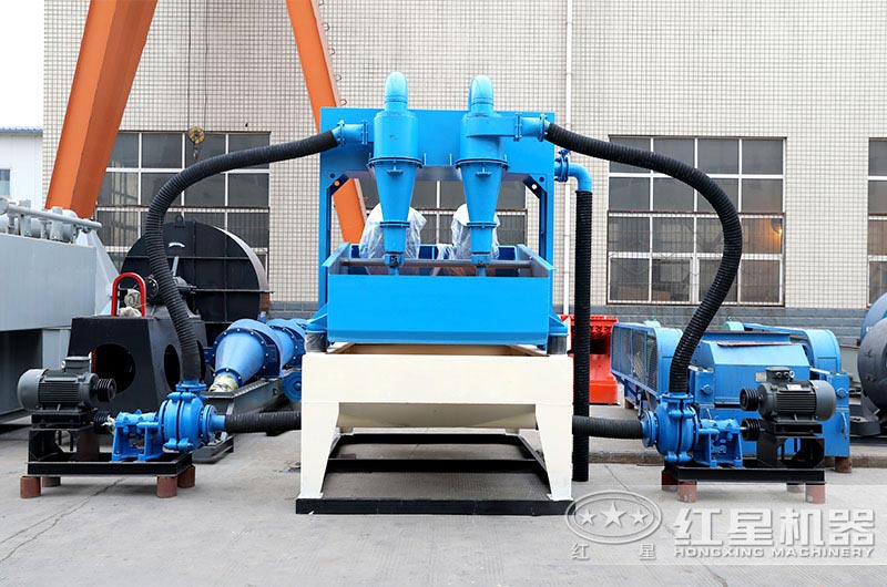 準(zhǔn)備連接輪式洗沙機的細沙回收一體機