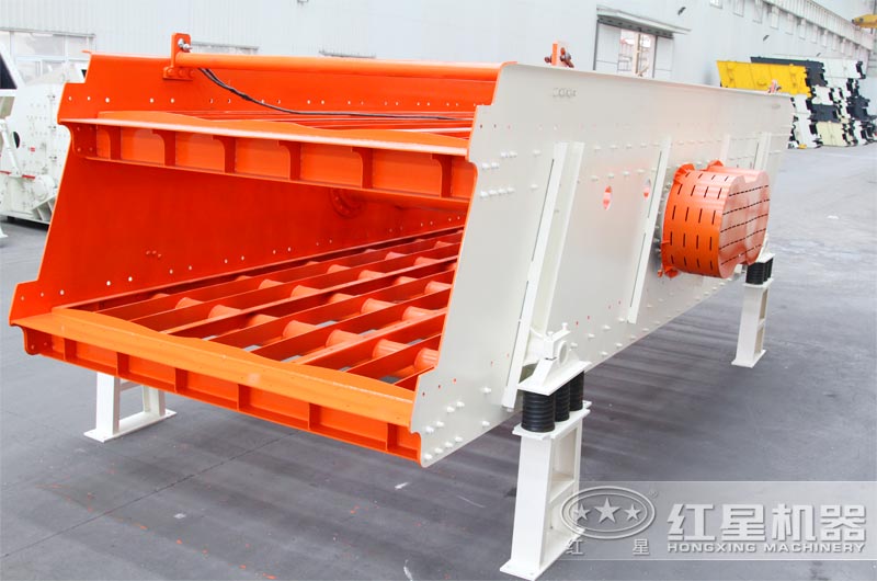 振動(dòng)篩制造廠家就找河南紅星，固定式、移動(dòng)式都有