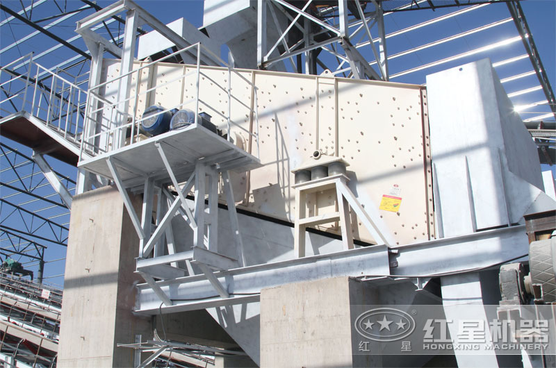 振動(dòng)篩制造廠家就找河南紅星，固定式、移動(dòng)式都有