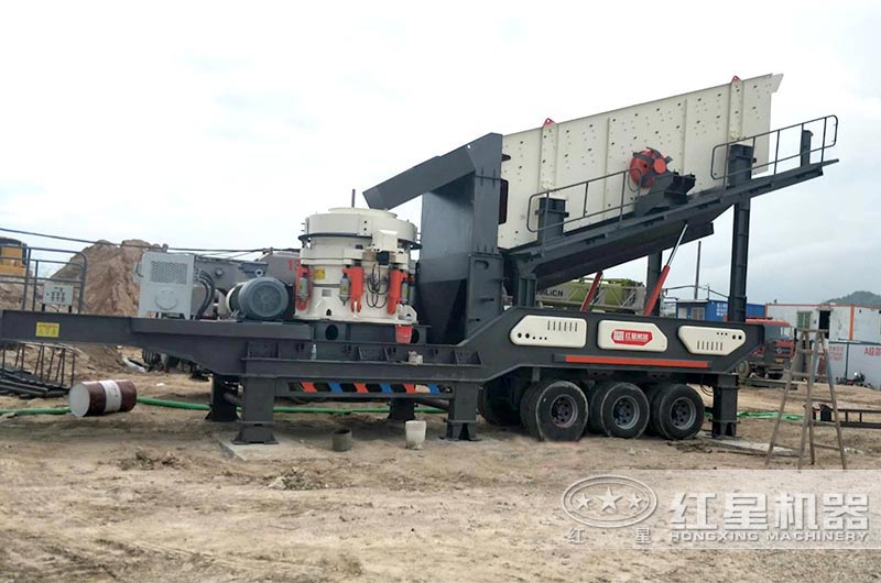 移動圓錐破碎機設(shè)備現(xiàn)場 移動圓錐破碎機設(shè)備現(xiàn)場