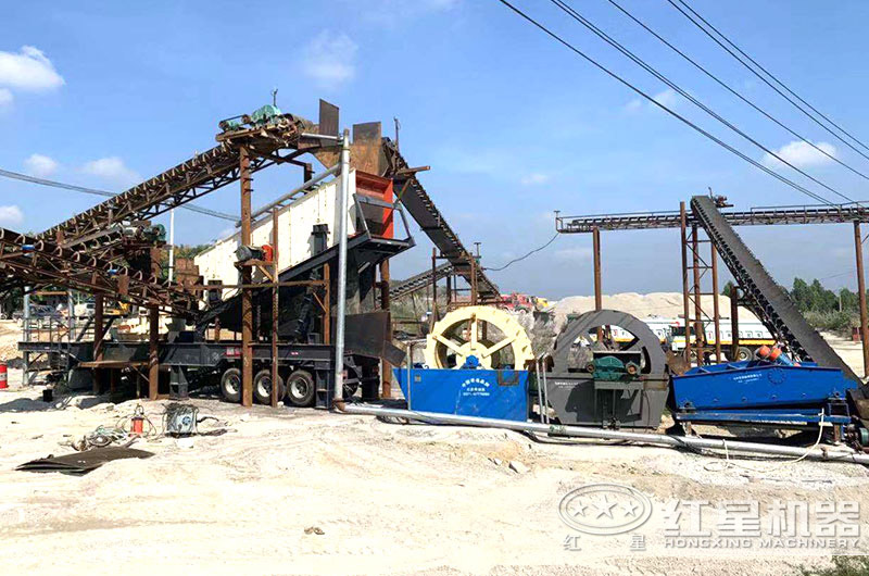 移動(dòng)式鵝卵石制砂機(jī)現(xiàn)場