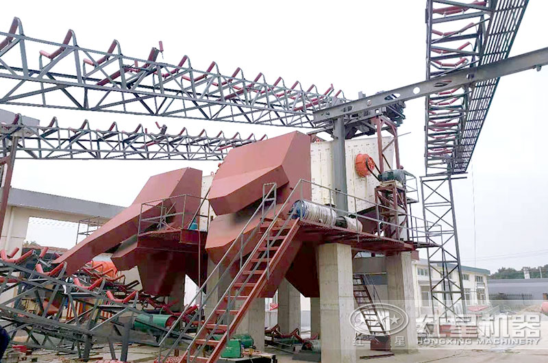 現(xiàn)場實(shí)拍，圓振動(dòng)篩