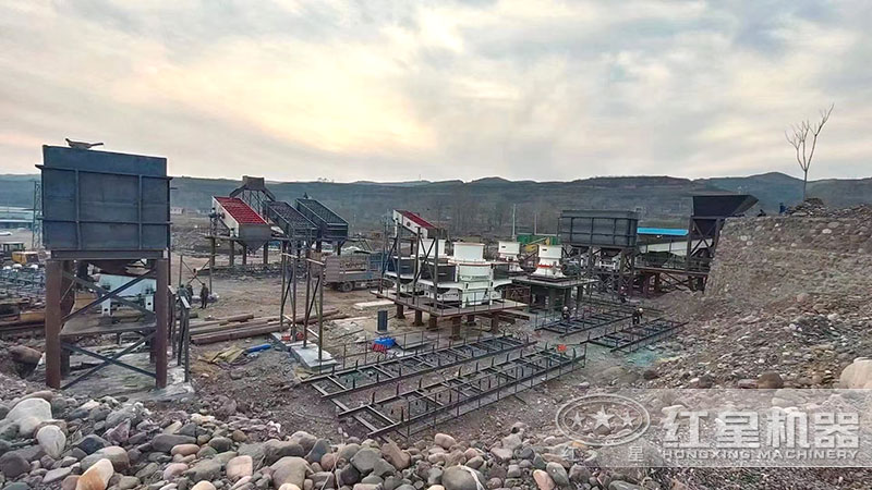 砂石生產(chǎn)線搭建現(xiàn)場實(shí)拍 砂石生產(chǎn)線搭建現(xiàn)場實(shí)拍