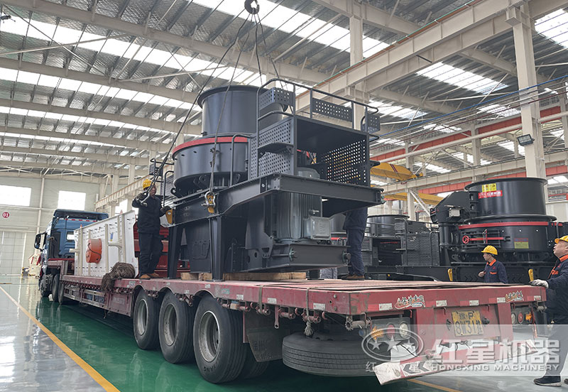 紅星機器沖擊破碎機廠家直銷，發(fā)貨現(xiàn)場