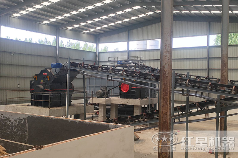 1414破碎機(jī)工作現(xiàn)場圖片